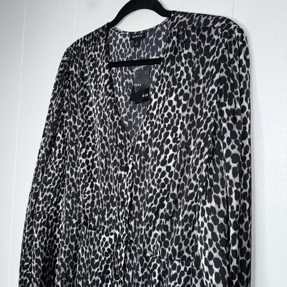 Torrid Women’s Peplum Satin Button Front Long Sleeve Top Cheetah Size 3 NWT - Picture 3 of 6